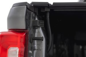Ford F-250 Super Duty Manual Retractable Bed Cover - Rough Country - Heavy-Duty Aluminum with Smooth Spring-Assisted Retraction - Matte Black - '17-'26